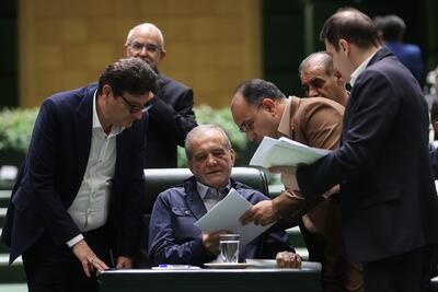  نمایندگان مجلس در نامه به پزشکیان: وزارت بهداشت مانع افزایش ظرفیت پزشکی و دندانپزشکی است