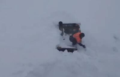  سقوط چندین بهمن محور مریوان - هورامان - پاوه را مسدود کرد