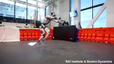  ربات اطلس یاد گرفته است که چرخ و فلک و پشتک بزند