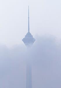  برج میلاد در میان مه صبحگاهی امروز