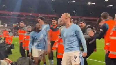  خوشحالی بی حد و حصر هالند مقابل هواداران!