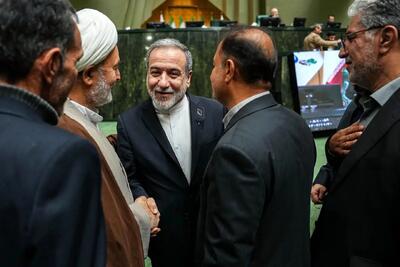  کت متفاوت عراقچی در مجلس +عکس