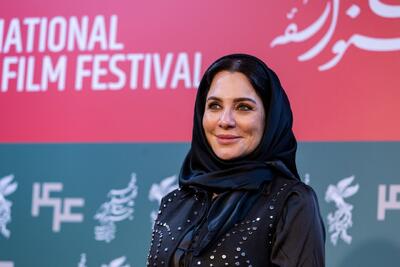  عکس/ تجلیل از بازیگر مطرح جهان عرب در جشنواره فیلم فجر