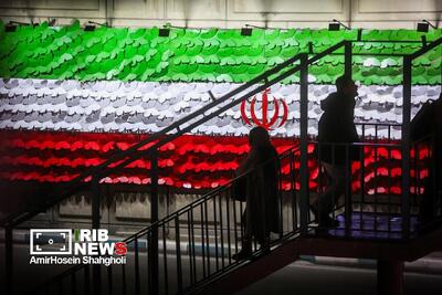  رونمایی از پرچم ۱۵ متری ایران مزین به یاد شهدا