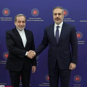  گفت‌وگوی فیدان با عراقچی در خصوص مذاکرات هسته‌ای