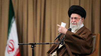  رهبر انقلاب: روز ۲۲ بهمن دشمن را مأیوس کنید