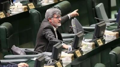  مهدی کوچک زاده: چگونه است چند نفر را که سرشان به تنشان نمی‌ارزد دستگیر می‌کنید، اما با شکوری راد برخورد نمی‌شود