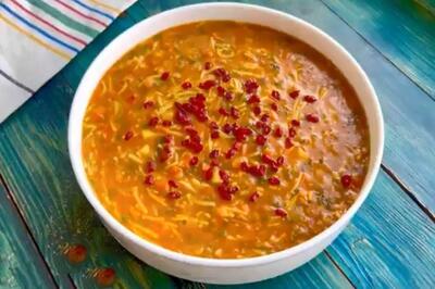  طرز تهیه سوپ رشته فرنگی گیاهی؛ خوشمزه و ساده بدون مرغ