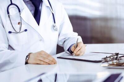  عضو کمیسیون بهداشت: ۲۲ عضو کادر درمان همچنان در بازداشت هستند