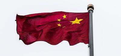  چین طلا خرید؛ بیت‌کوین به زیر ۷۰ هزار دلار سقوط کرد