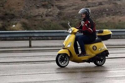  حمله روزنامه زاکانی به صدور گواهینامه موتورسیکلت زنان