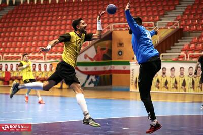  دیدار تیم‌های هندبال سپاهان - فرازبام