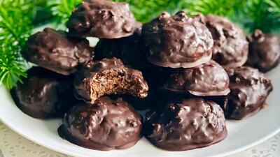  طرز تهیه شیرینی زنجبیلی خانگی با پوره خرما و روکش شکلاتی!