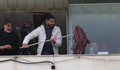  ببینید / تکنولوژی عجیب لیگ برتر فوتبال برای پاک کردن شیشه‌ها