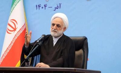  همه کسانی که به نحوی مسئله امنیتی داشتند را فعلا از فهرست عفو‌ها خارج کردم / قرائن حاکی از آن است که دشمن مجدداً در تلاش است تا با خط‌ دادن به عناصر داخلی، امنیت مردم و شهروندان ما را به مخاطره بیندازد / با عناصری که وفق قرائن موجود، در حال تدارکات برای تهدید امنیت مردم هستند، به نحو مقتضی برخورد کنید