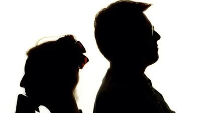  درخواست طلاق به خاطر پیروی شوهر از مادر و خواهرانش