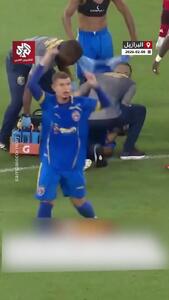  سقوط و تشنج  شدید یک بازیکن فوتبال وسط زمین