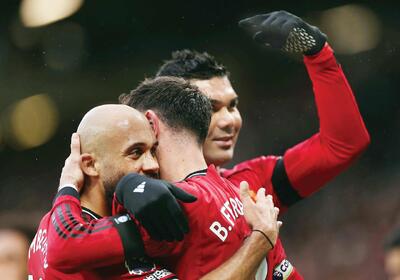  گرفتن وقت سلمانی برای یک منچستری |  منچستر با سرمربی موقت، همه را می‌برد