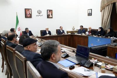  در جلسه تنظیم بازار بر تامین کالاهای اساسی مردم تاکید شد / هشدار به خودروسازان متخلف