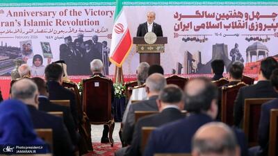  پزشکیان: دور جدید مذاکرات هسته‌ای فرصتی مناسب برای حل‌وفصل عادلانه و متوازن این پرونده است/ اعتراض حق مردم است ولی حمله به اماکن عمومی، امدادی و دولتی توطئه سازمان یافته دشمنان انقلاب اسلامی است