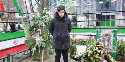  حلقه‌ صالحین دور تابوت عرفان