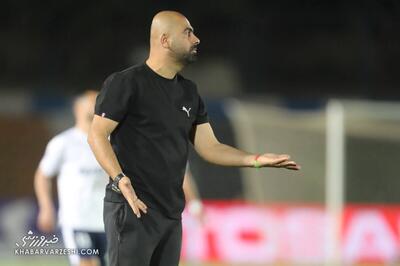  مکالمه جالب سرمربی ملوان با داور و مهاجم پرسپولیس؛ زارع: چرا با ما مهربان نیستی؟!