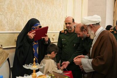  ابلاغ سلام رهبر معظم انقلاب به خانواده شهدای استان البرز