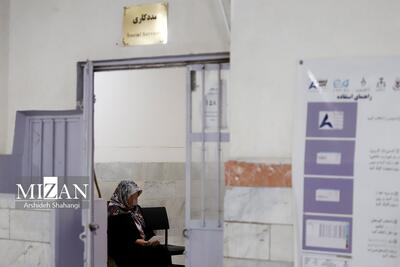  گلریزان دانشجویان علوم پزشکی رفسنجان برای آزادی مادر زندانی یزدی