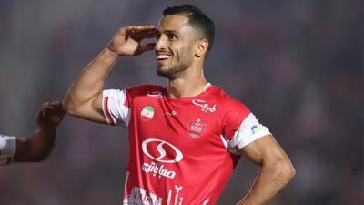  علی علیپور :   زمین چمن نیست بابا. همش روش سر میخوری