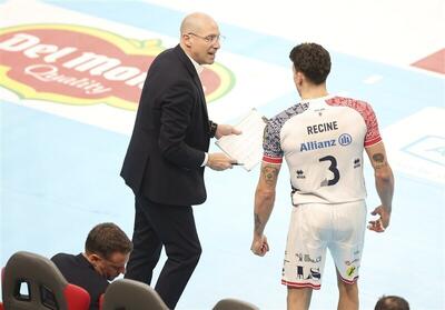  سرمربی تیم ملی والیبال مقابل کاپیتان قرار می‌گیرد - پارس فوتبال