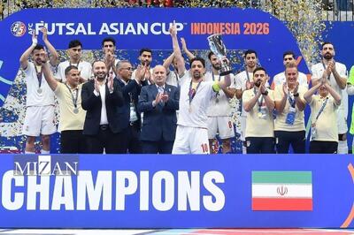  اصغری‌مقدم: وقتی تیم ملی قهرمان شده یعنی نمره قبولی گرفته/ با این نگاه به فوتسال، پیشرفت نمی‌کنیم - پارس فوتبال