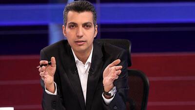  فیلم/ عادل فردوسی پور: من 10سال پیش رفته بودم مراسم ختم فامیلم  عمه خودم رو با یک خانوم دیگه اشتباه گرفتم بوسیدمش شوهر و بچه هاش چپ چپ نگام کردن منم بی خبر