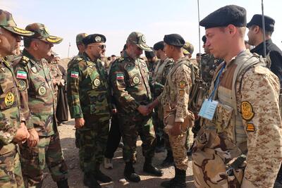  بازدید فرمانده نیروی زمینی ارتش از استحکامات رزمی در سیستان و بلوچستان