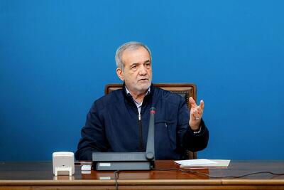  پزشکیان: ۲۲ بهمن سرآغاز مردم سالاری دینی در ایران است/ انقلاب اسلامی ایران توانست استقلال سیاسی ایران را تضمین کند + فیلم