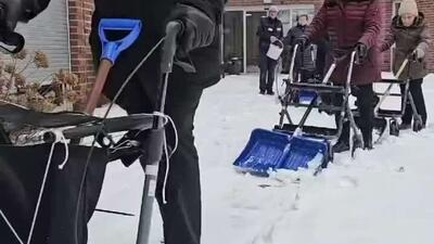  خدمات برف‌روبی در خانه سالمندان هایدبلوت آلمان