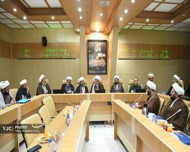  مردم در سختی‌ها پای دین ایستاده‌اند