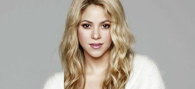  شکیرا روی صحنه زمین خورد و مصدوم شد