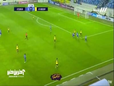  ضربه منیرالحدادی را دروازه بان الحسین به کرنر فرستاد