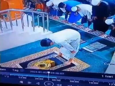  لحظه جان باختن امام جماعت هنگام اقامه نماز