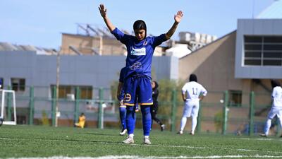  خاتون و تاج‌گذاری در سکوت بم