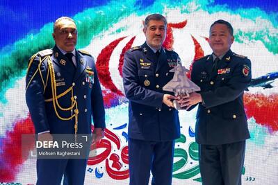  اهدای ماکت جی-۲۰ به فرمانده نهاجا؛ پای جنگنده نسل پنجم چینی به ایران باز می‌شود؟