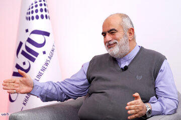  توییت معنادار حسام الدین آشنا درباره انقلاب سفید و اعتراضات ۱۸ دی ماه