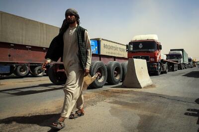  وقتی اینترنت قطع بود، تجار ایرانی و افغانستانی برای تماس با طرفین تجاری خود یک روز در میان به نقطه صفر مرزی می‌رفتند / حداکثر حدود ۱۰ تا ۱۵ هزار بنگاه اقتصادی یا سرمایه گزار افغانستانی در کشور حضور دارند