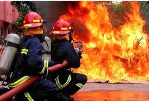  آتش‌سوزی در پاساژ موبایل رحیمیان واقع در محله تهرانسر/ جزئیات