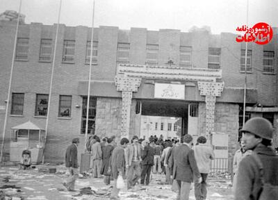 عکس‌های دیده‌نشده از تصرف زندان قصر توسط مردم!