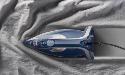  چرا اتو بخار مخزن‌دار آب می‌دهد؟ ۶ دلیل و راه‌حل کاربردی