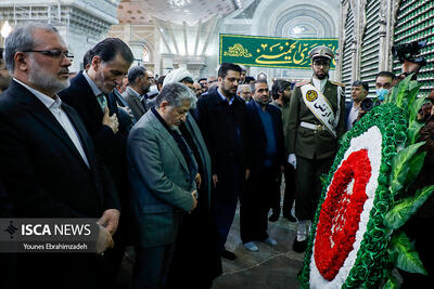  تجدید میثاق خانواده دانشگاه آزاد اسلامی با آرمان های امام خمینی(ره)
