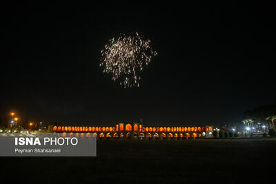  نور افشانی در شب سالگرد پیروزی انقلاب اسلامی - اصفهان