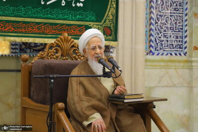  آیت‌الله العظمی جوادی آملی: حفظ انقلاب و کیان این سرزمین مهمترین وظیفه امروز ماست/ باید با حضور در گردهمایی‌های بزرگ ملی مانند راهپیمایی ۲۲ بهمن این وظیفه خطیر را انجام داد