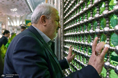  تجدید میثاق وزیر، معاونان و کارکنان وزارت نیرو با آرمان های امام خمینی (س)